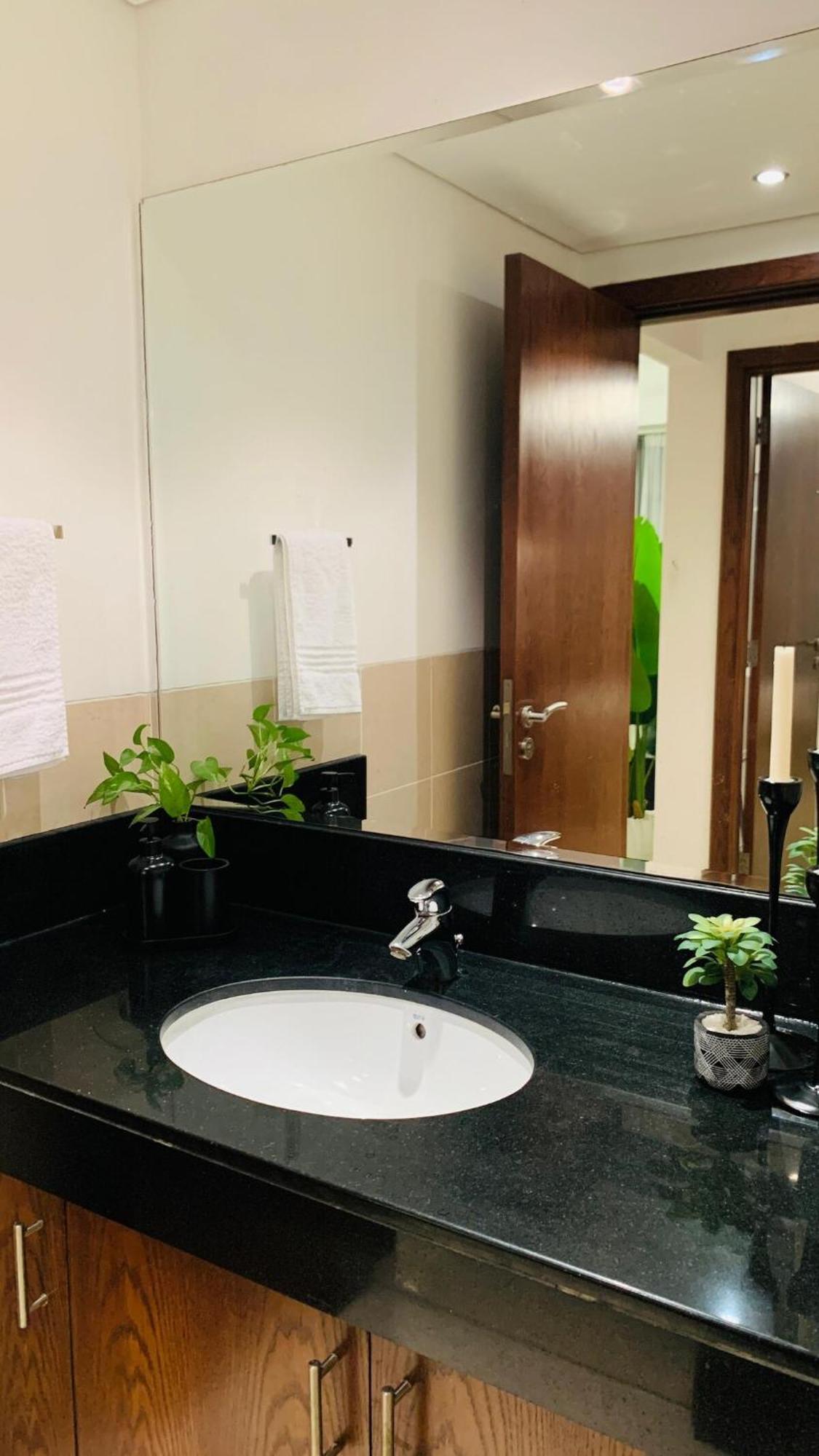 Downtown - Near Burj Khalifa - Free Parking *