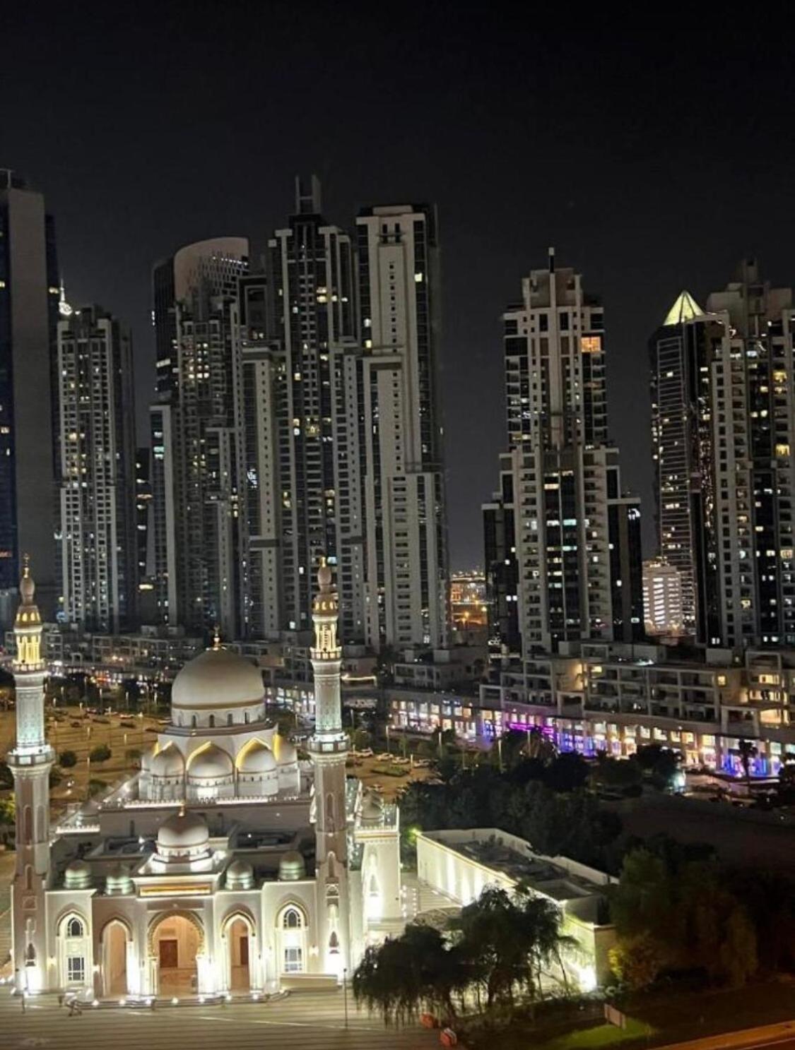 Downtown - Near Burj Khalifa - Free Parking Apartment *